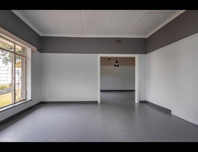 4 BEDROOM HOUSE FOR SALE IN CINDERELLA